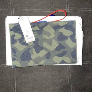 NWT Rothy’s Essential Pouch Sage Camo